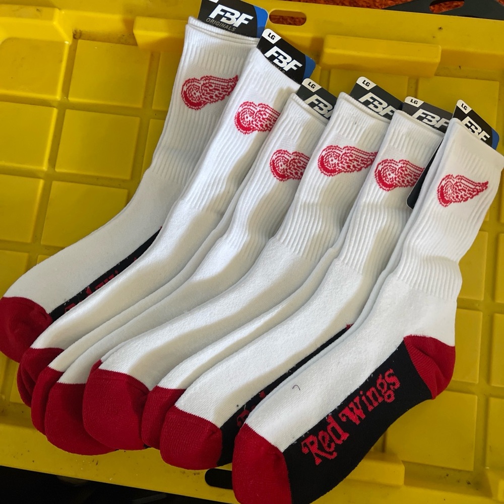 Qty 6 Detroit Red Wings NEW Crew Logo Socks NHL FBF For Bare Feet LG Large